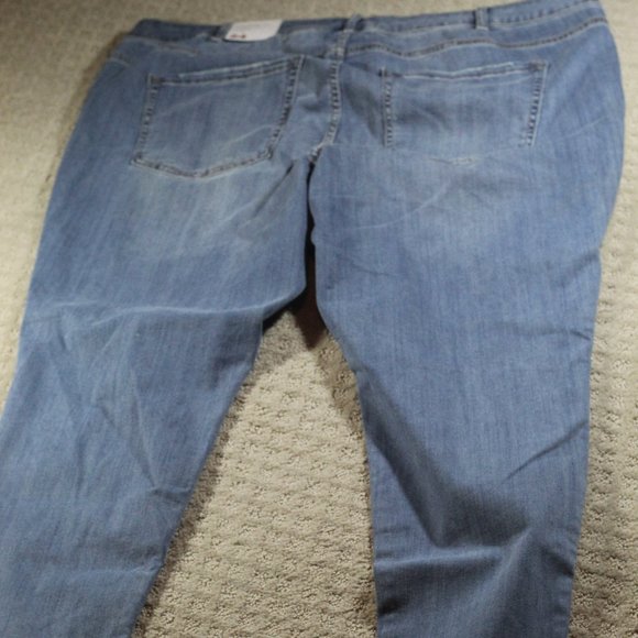 NWT Lane Bryant Size 24 Distressed and Bling Light Blue Jeans - Picture 3 of 9